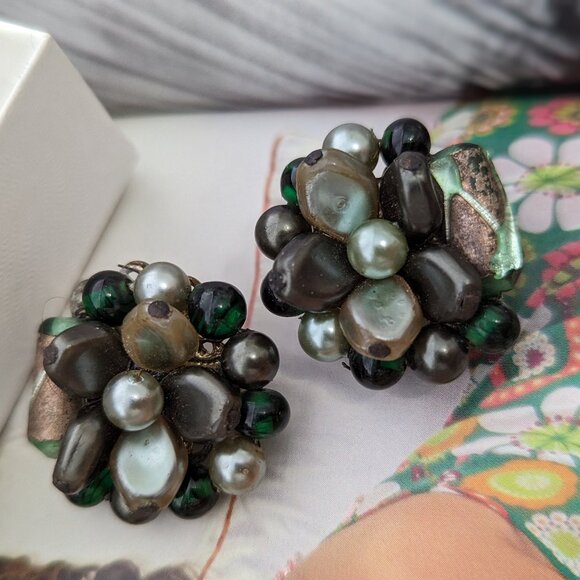 Vintage Cluster Beaded CLIP-ON Earrigns Glass Art Antique Beads Silvery Grey mix - Picture 11 of 11